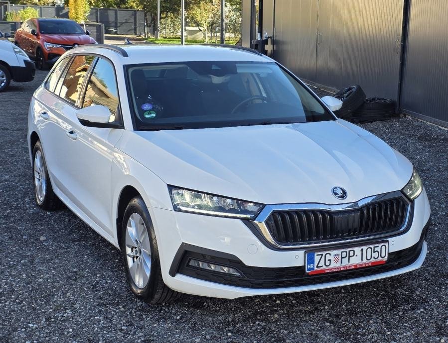 Škoda Octavia Combi 2023 Godina DSG Automatik Mint Stanje kao Nova – slika 14