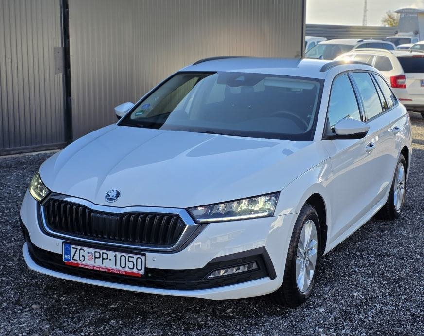 Škoda Octavia Combi 2023 Godina DSG Automatik Mint Stanje kao Nova – slika 3