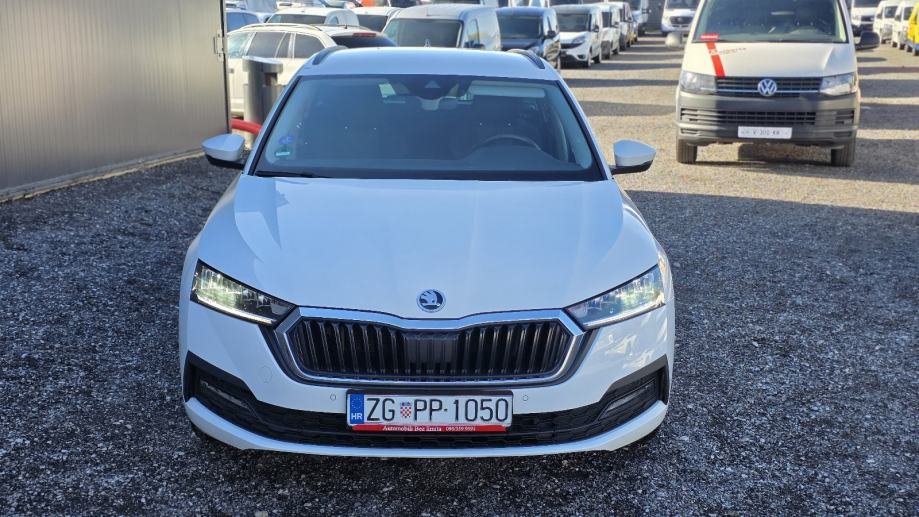 Škoda Octavia Combi 2023 Godina DSG Automatik Mint Stanje kao Nova – slika 4