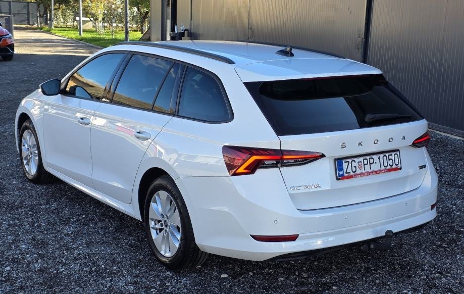 Škoda Octavia Combi 2023 Godina DSG Automatik Mint Stanje kao Nova – slika 6