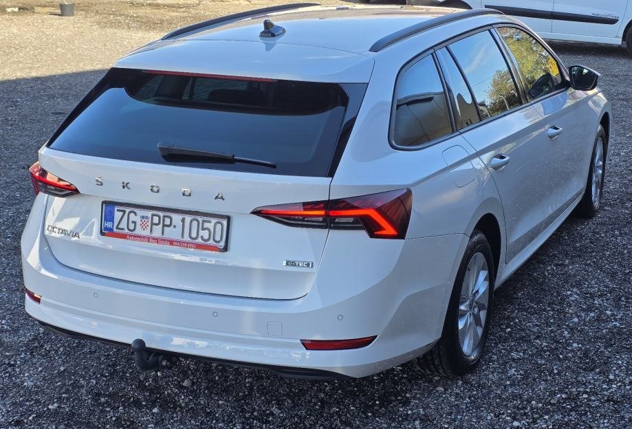 Škoda Octavia Combi 2023 Godina DSG Automatik Mint Stanje kao Nova – slika 9