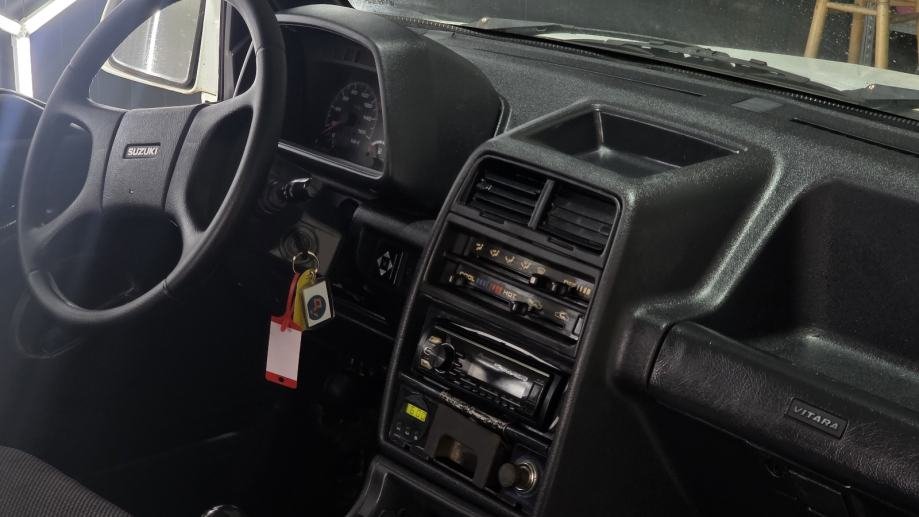 Suzuki Vitara 4X4 Pogodna za Šumu Samo 77 tis km – slika 9