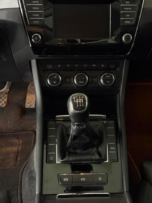 Škoda Superb Combi 1, 6 TDI BI-XENON KOŽA – slika 12