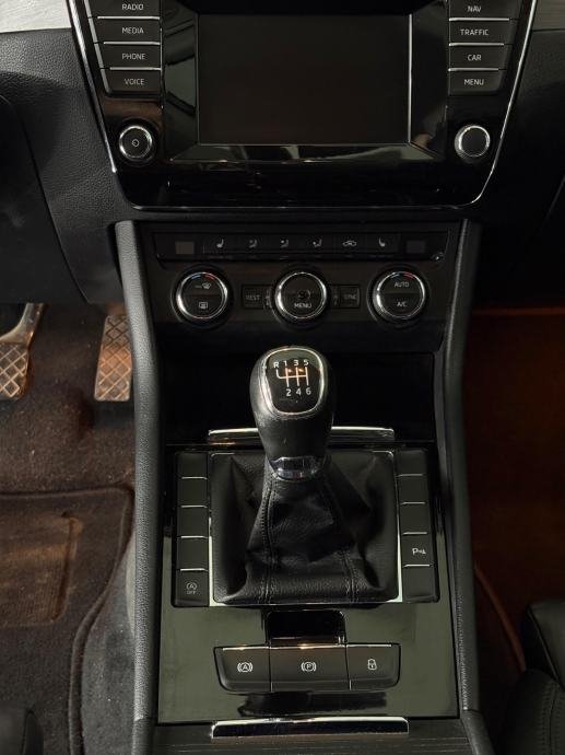 Škoda Superb Combi 1, 6 TDI BI-XENON KOŽA – slika 13