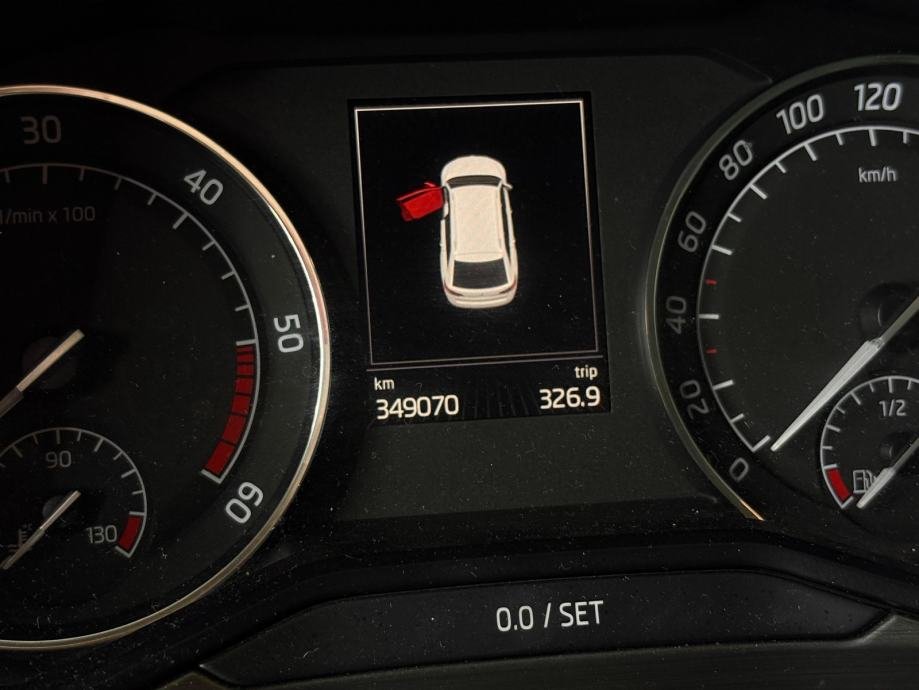 Škoda Superb Combi 1, 6 TDI BI-XENON KOŽA – slika 14