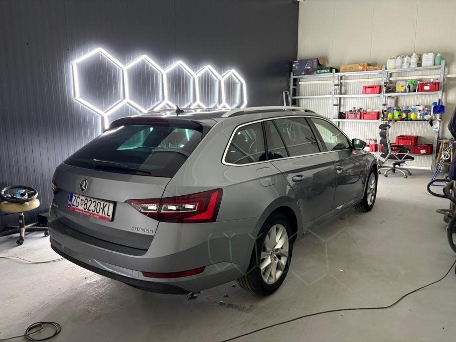 Škoda Superb Combi 1, 6 TDI BI-XENON KOŽA – slika 18