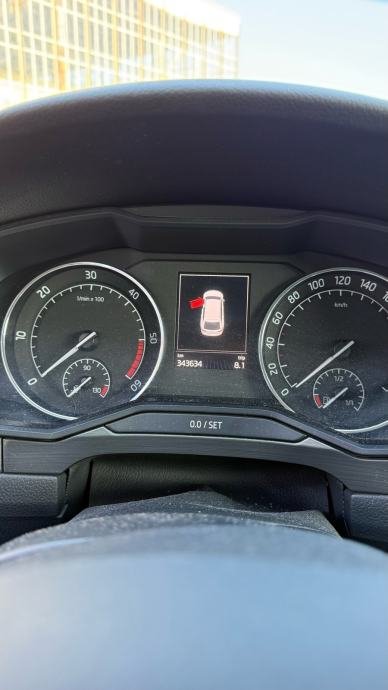 Škoda Superb Combi 1, 6 TDI BI-XENON KOŽA – slika 8